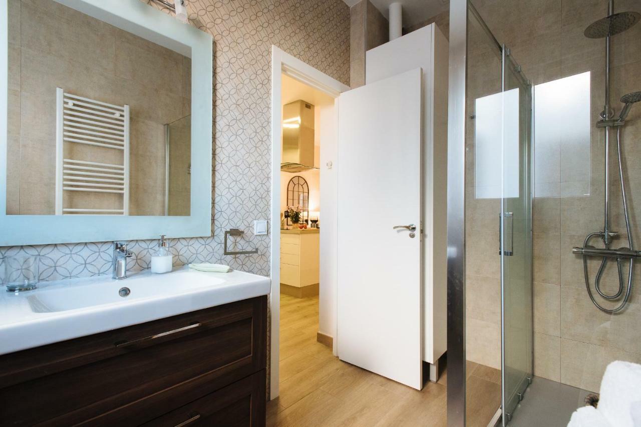 Hostly Aponte Exclusive Apartment-center-fibre-parking Optional-cless